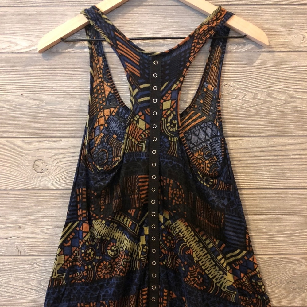 Buttons Racerback Graphic Tank Top - Picture 3 of 3
